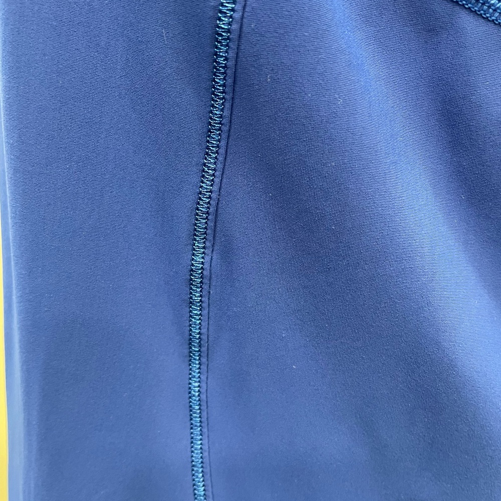 Lululemon Sculpt Tank ll in RARE Blue and Black colored top size 6-8 - Picture 12 of 12